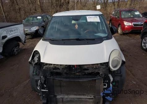 2014 Fiat 500L Trekking из США, поврежденный, VIN ZFBCFADH0EZ017453